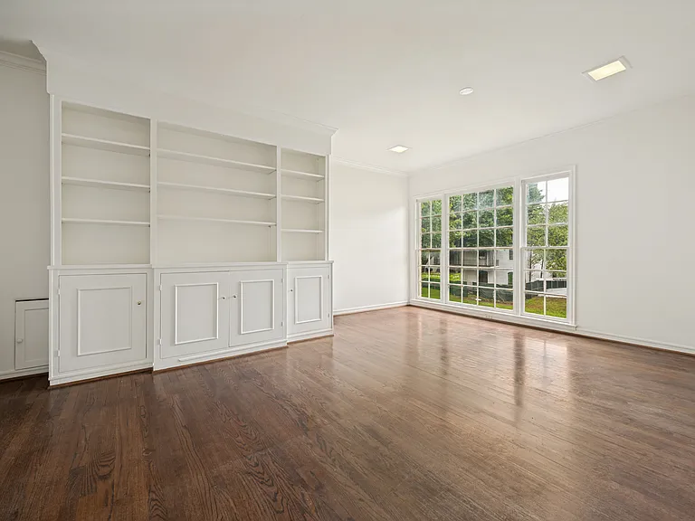 4542 Westway Ave — Photo 8