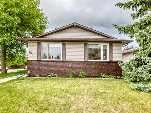 584 E Woodhill Pl SW, Calgary, AB T2W 3L5