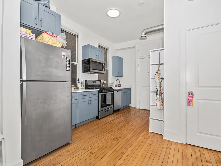 1140 N Winchester Ave #2F — Photo 5