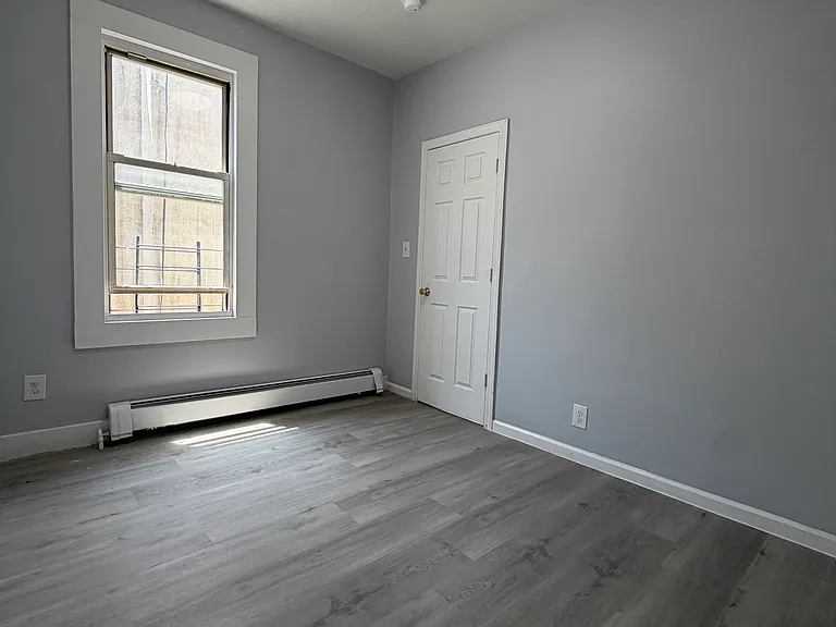 67 Van Cortlandt Park Ave #3L — Photo 4