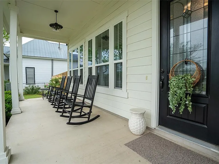 1215 Davis St — Photo 3