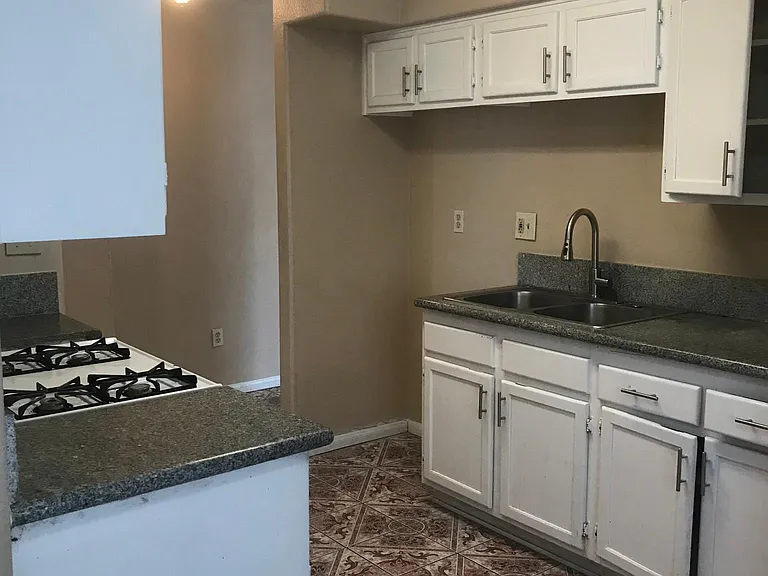8106 S San Pedro St #3 — Photo 8