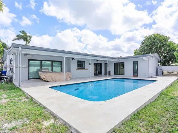 10950 NW 16th Ct, Pembroke Pines, FL 33026