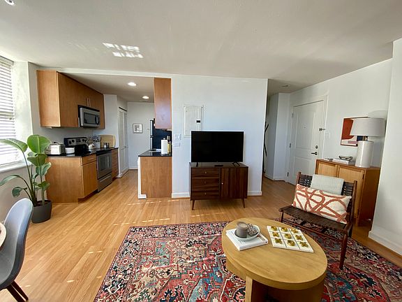 4th image of 5696 Kingsbury Ave APT 402