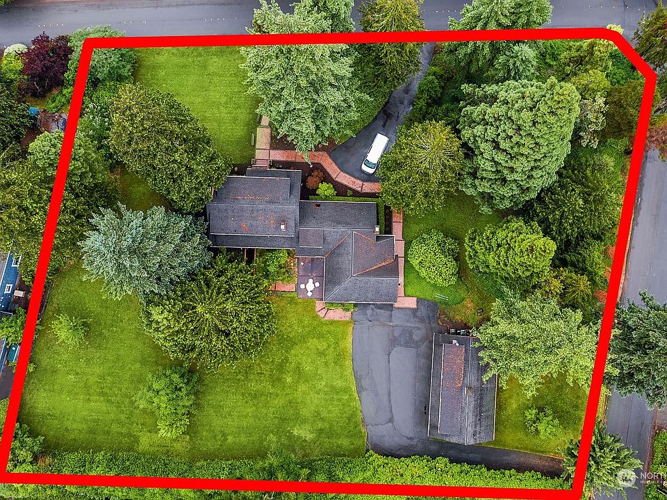 2nd image of 4015 95th Avenue NE