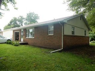2 Hoaglin Dr, Lincoln, IL 62656