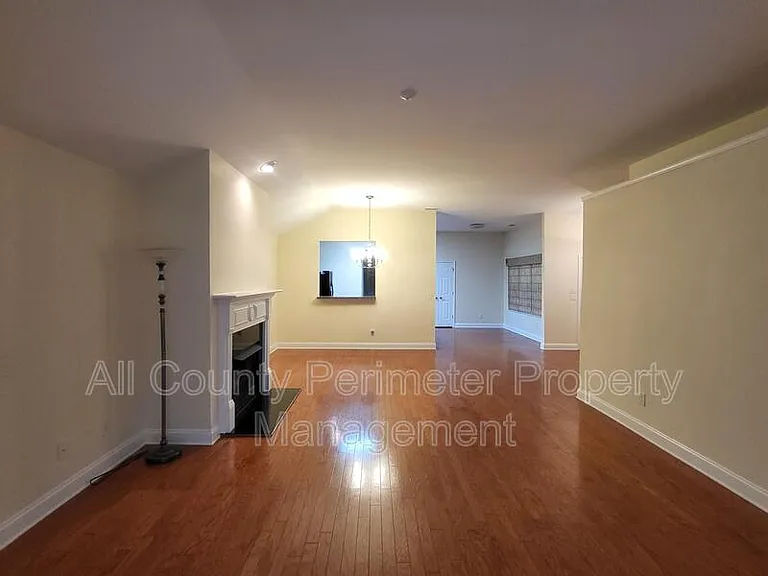 117 Cottage Club Dr — Photo 3