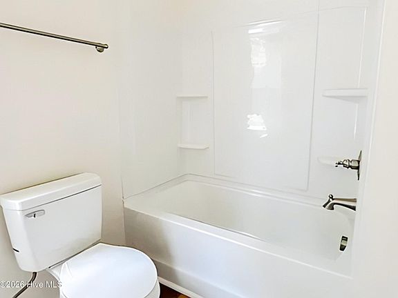 4th image of 3907 Park Avenue