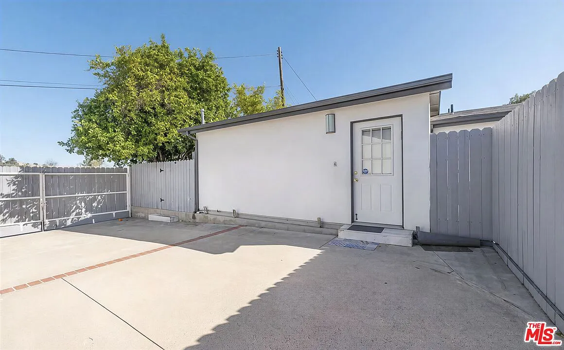 Studio, 1.0 bath, 470 sqft, $1,750 — Photo 2