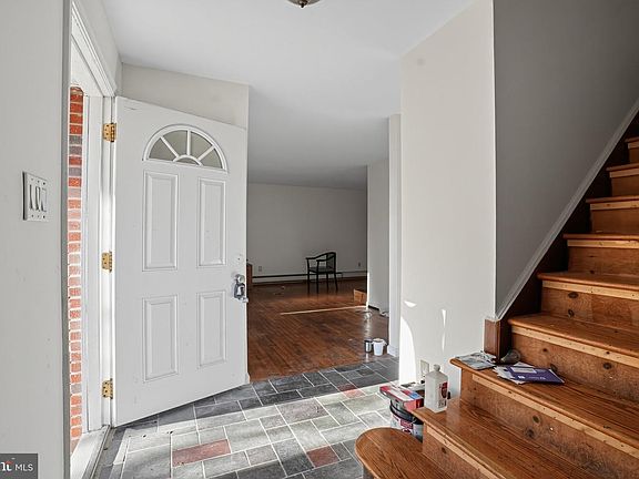 6th image of 10 Hemlock Rd