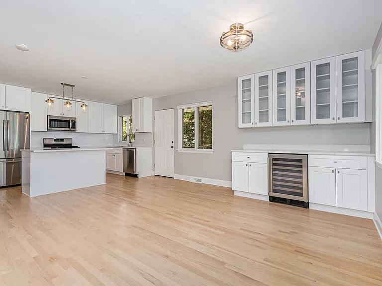 29 Robin Hill Dr — Photo 3