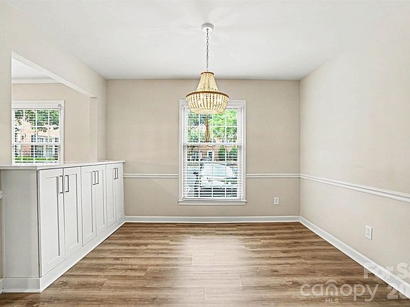 5th image of 6617 Bunker Hill Cir