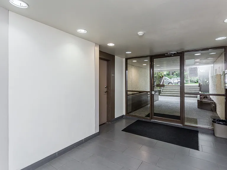 2328 Cambridge St — Photo 9