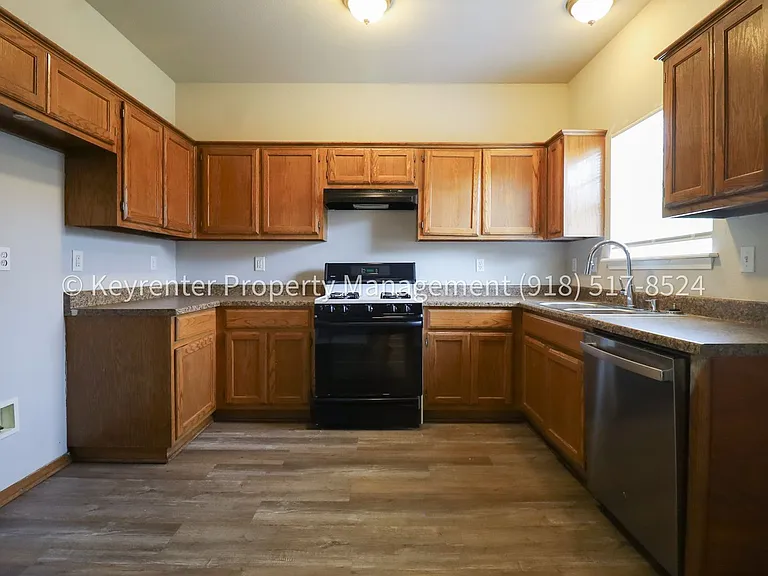 9134 E 24th St — Photo 12