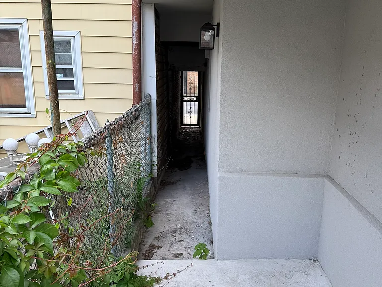 2709 E Monmouth St — Photo 6