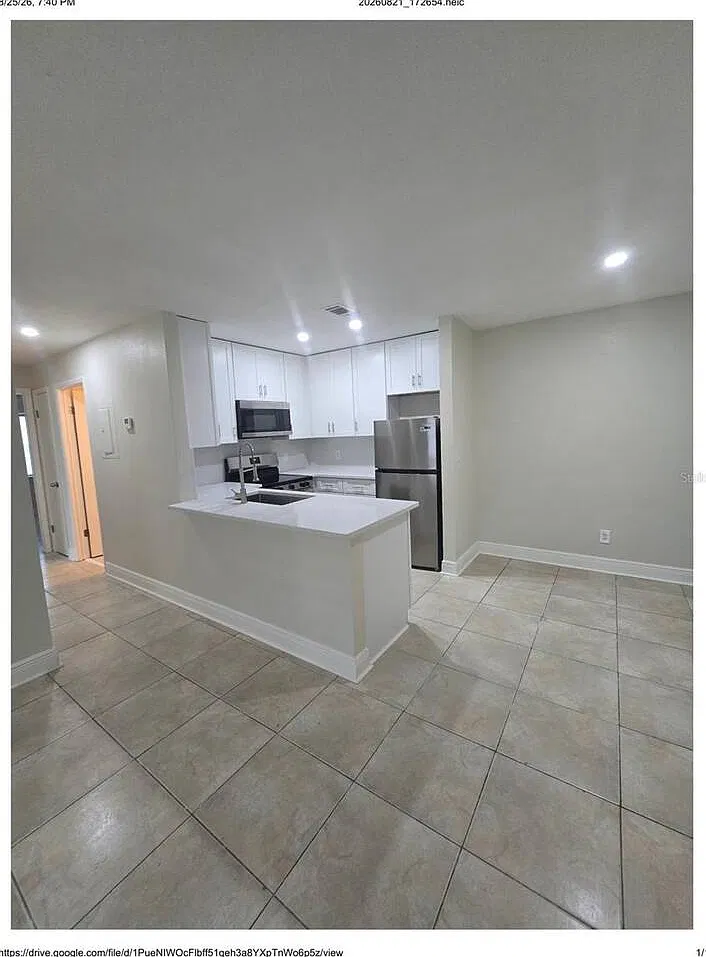 2 bed, 1.0 bath, 3456 sqft, $1,400 — Photo 2