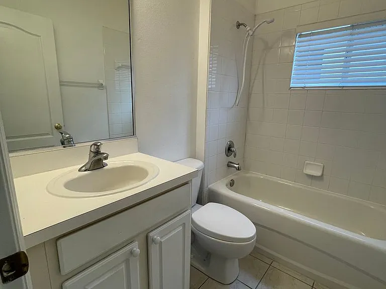 870 Greystone Ln — Photo 24