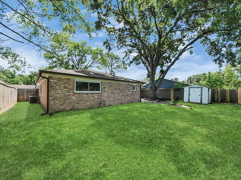 10602 Raydell Dr — Photo 10