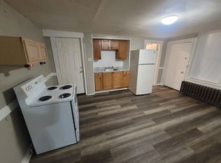 39 School St APT 1R, Chicopee, MA 01013