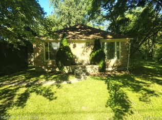 22500 Sumpter Rd, Belleville, MI 48111