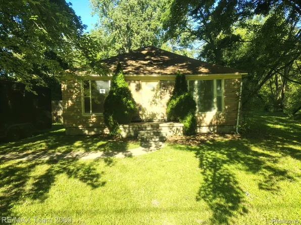 22500 Sumpter Rd, Belleville, MI 48111