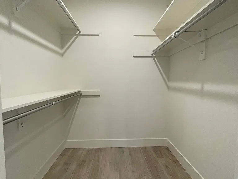 12840 Moorpark — Photo 17