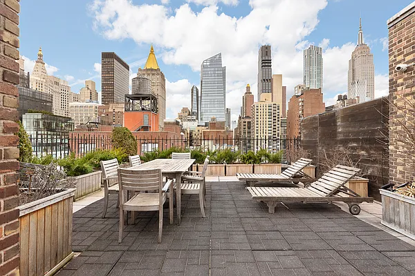 Sold by Sotheby's International Realty | media 13