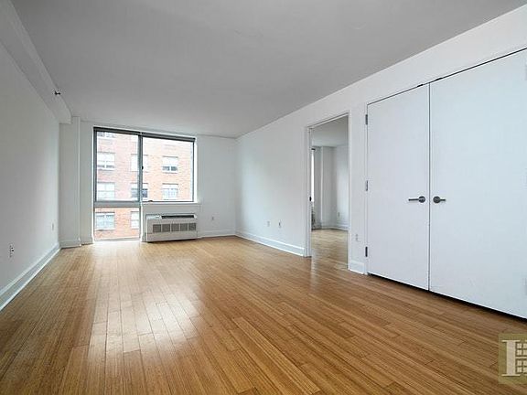 2nd image of 505 W 47th St #5CS