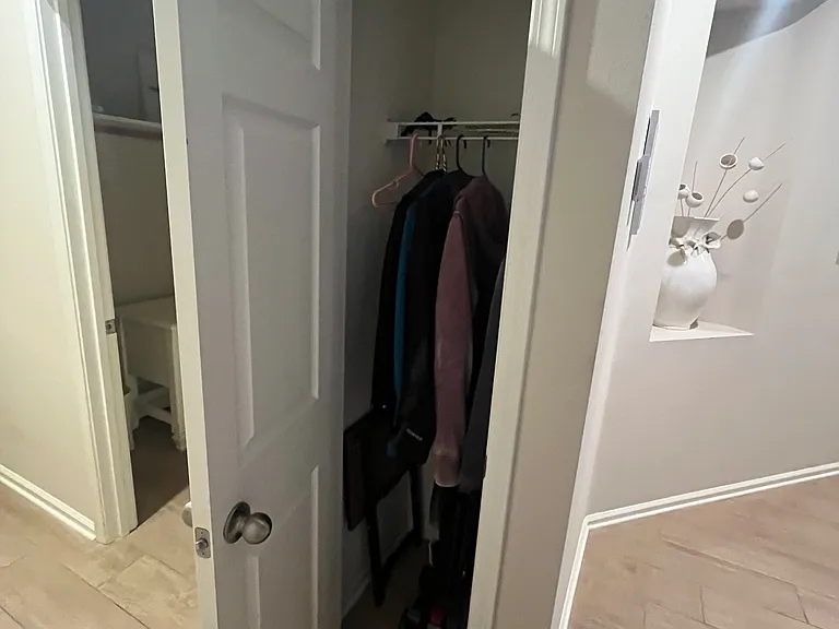 93 Coburn Dr W — Photo 43