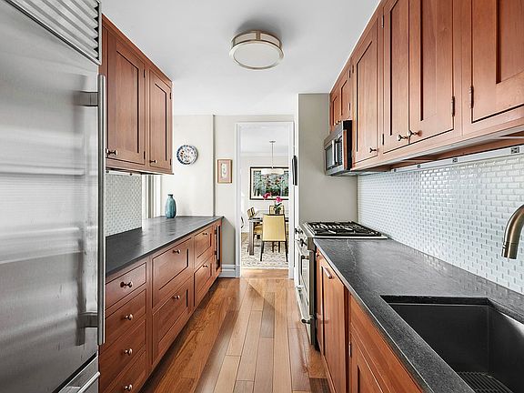 4th image of 444 E 86th St #25EF