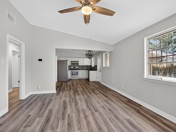 5th image of 635 Browning St