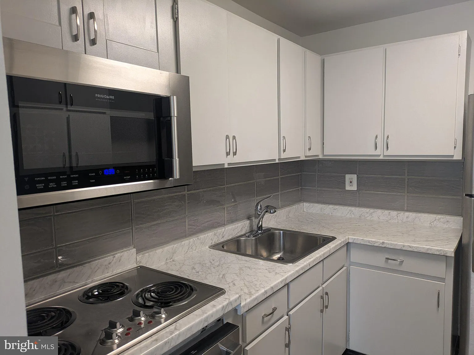 2 bed, 1.5 bath, 1300 sqft, $1,900 — Photo 3