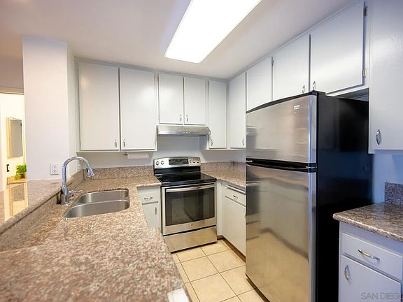 3rd image of 1885 Diamond St #118