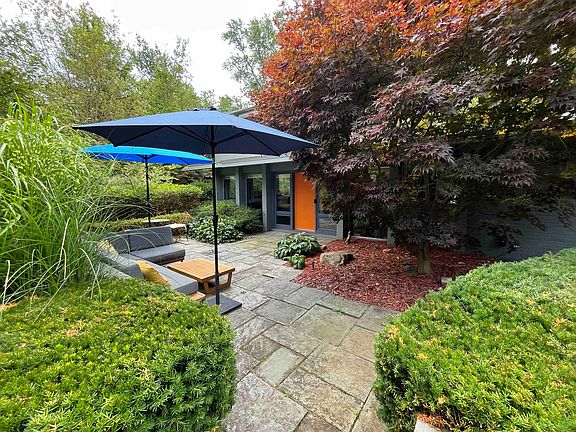 2nd image of 6 Shipman Cir