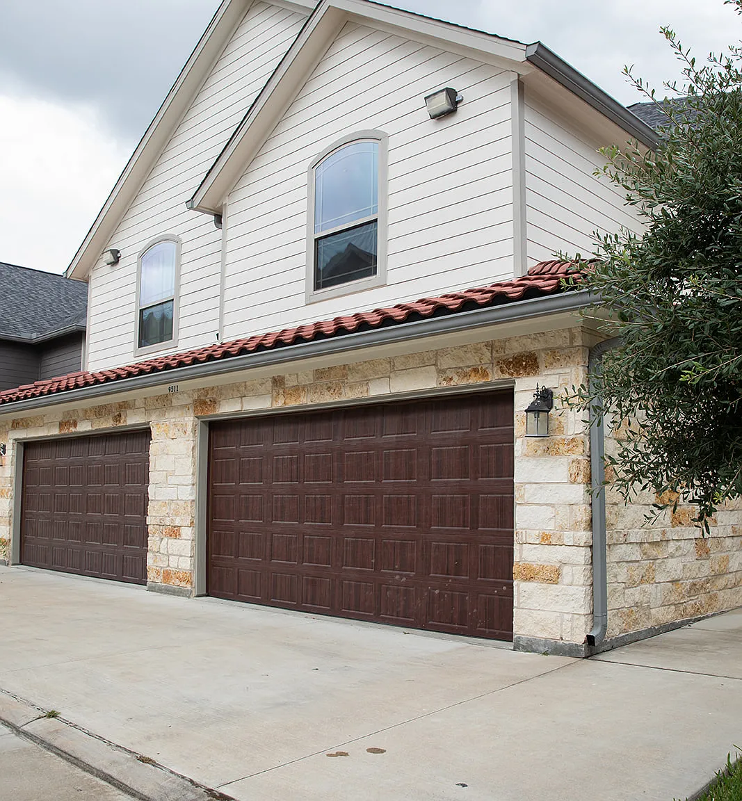 3 bed, 2.5 bath, 1800 sqft, $1,800 — Photo 1
