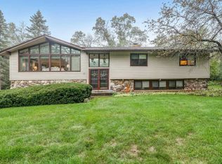 15025 Kings Ridge Ct, Brookfield, WI 53005