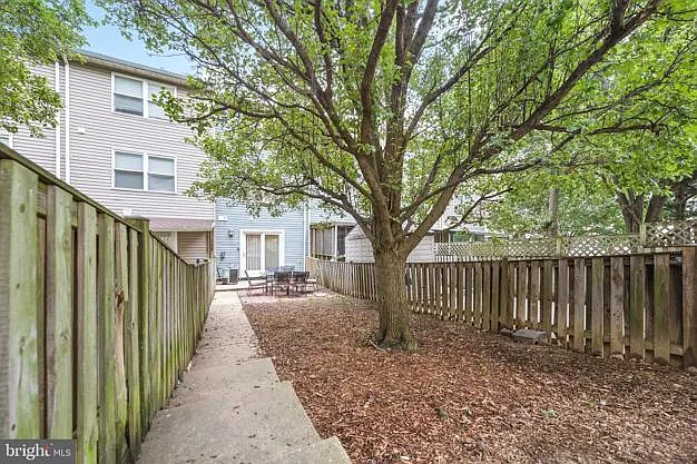 1327 Belmont St NW — Photo 26