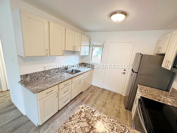 4th image of 98-1393 Hinu Pl APT C