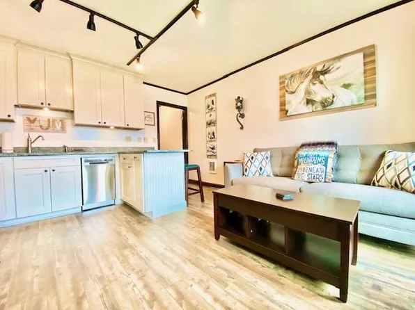 100 Sugar Ski Dr #124, Banner Elk, NC 28604