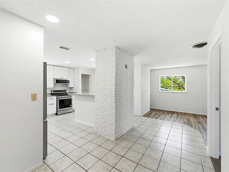 5136 68th St N #B — Photo 12