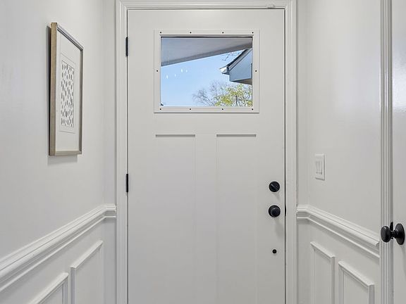 3rd image of 410 Reigh Ct