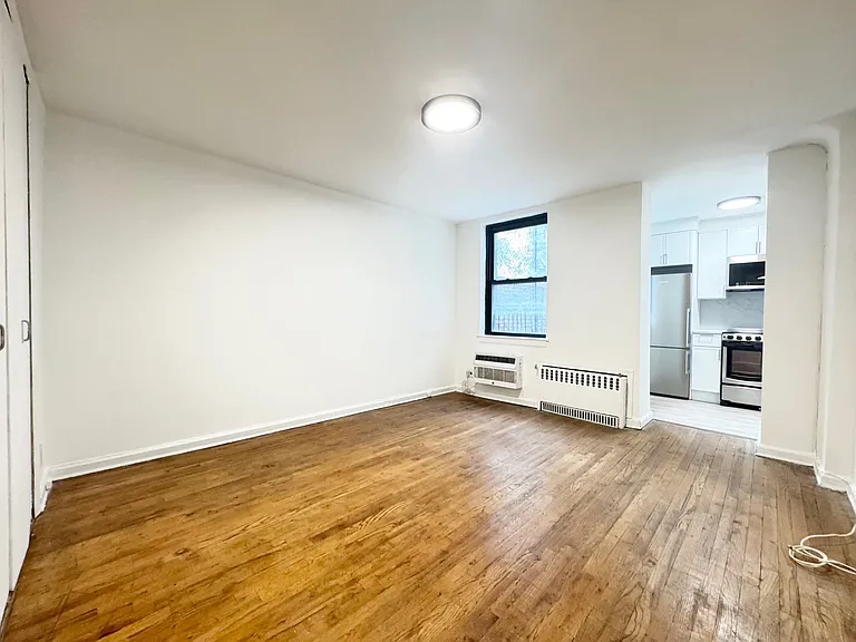 205 2nd Ave #2D — Photo 1
