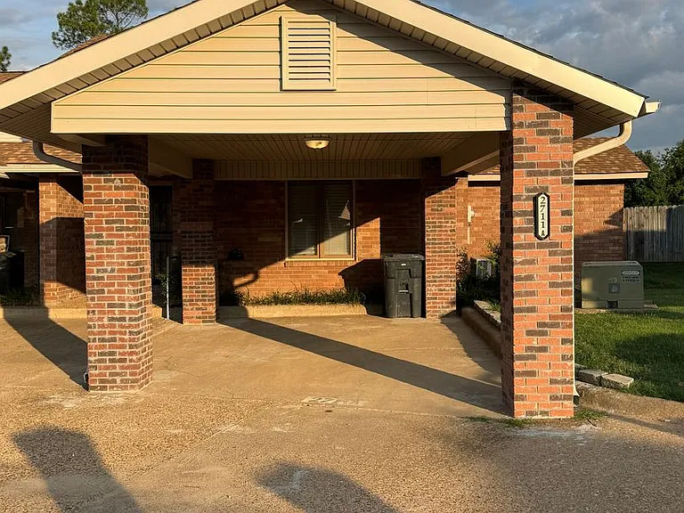 2711 Greenbriar Dr #A — Photo 30
