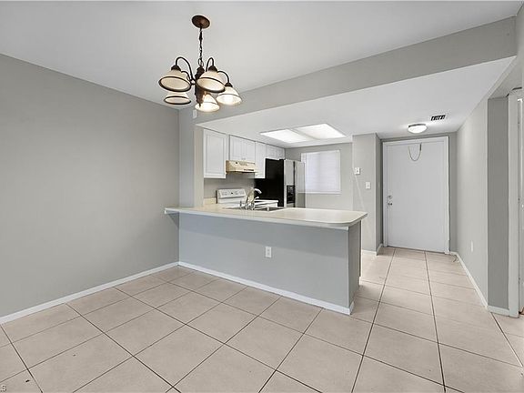 2nd image of 2700 Park Windsor DR #714