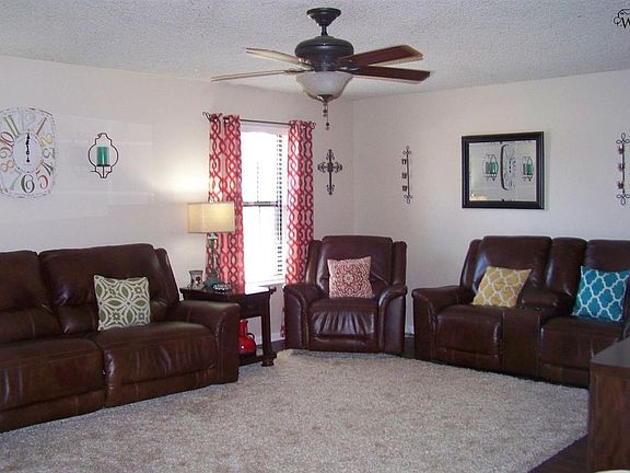 2nd image of 124 S Valley Dr