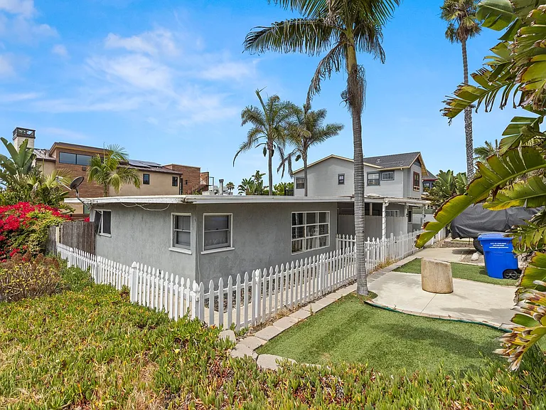 Carlsbad Blvd (Single Story Duplex) — Photo 32