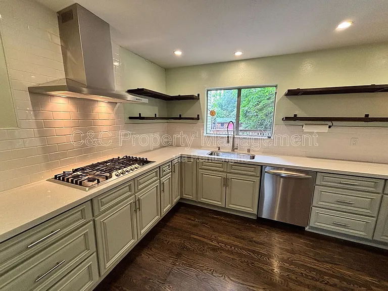 116 Seville St — Photo 4