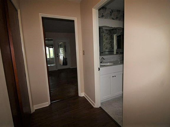 5th image of 107 E Conestoga St