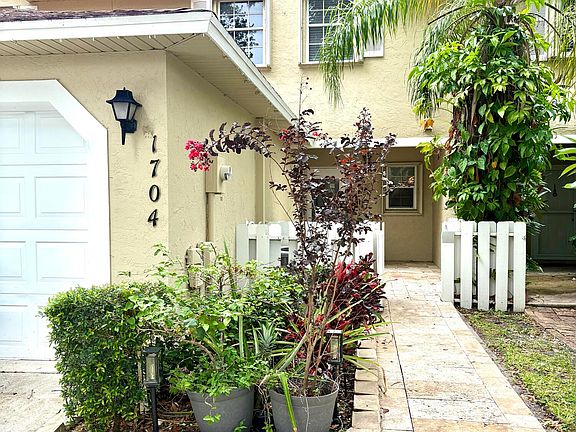 2nd image of 1704 Maplewood Drive