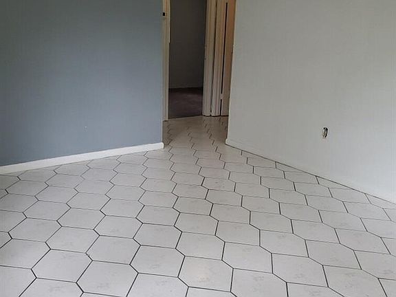 3rd image of 2020 NW 32nd Pl